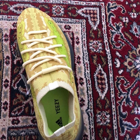 Yeezy boost 380 hylte - Picture 2 of 5